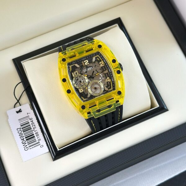 Guess combines the best in Swiss precision with the sophistication of French style to produce bold statement timepieces