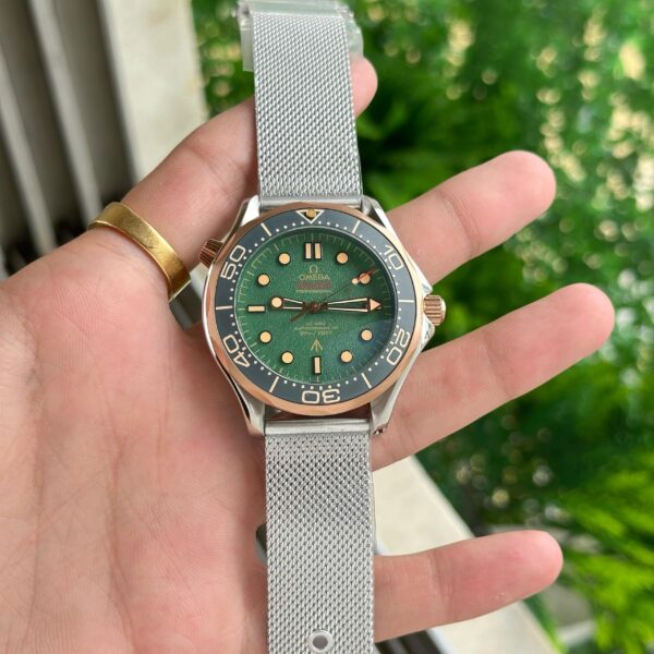 Continuing the launch of OMEGA’s latest Seamaster Diver 300M collection, a new edition is now unveiled in Grade 2 Titanium and Bronze Gold - Image 2